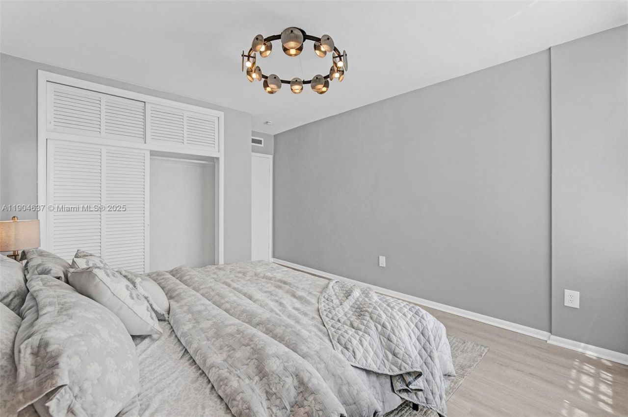 1150 Euclid Ave, Unit 305, Miami Beach, FL 33139 Photo