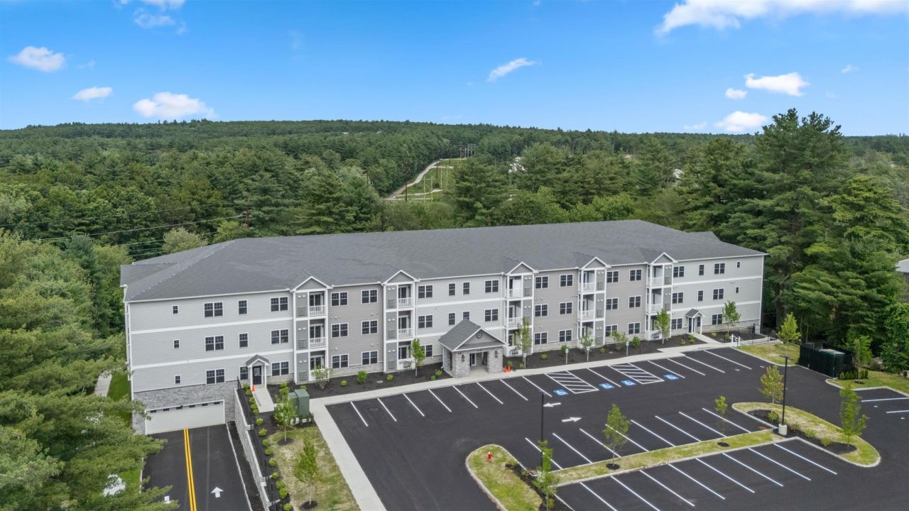 10100 S Willow Street, Unit 101, Manchester, NH 03103 Main Photo