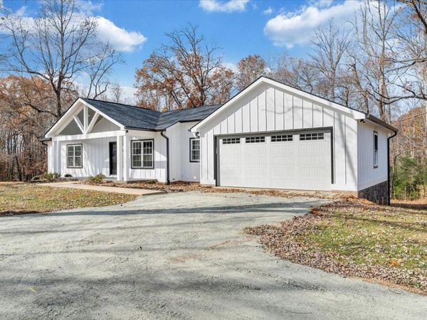 149 Windlass RD, Moneta, VA 24121