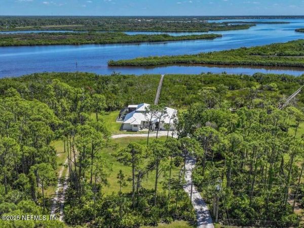 18 RIVERFRONT Drive, Venice, FL 34293