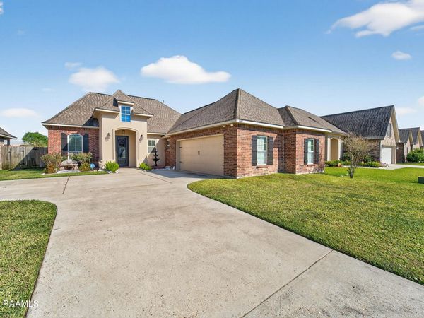 207 Lexi Falls Lane, Broussard, LA 70518