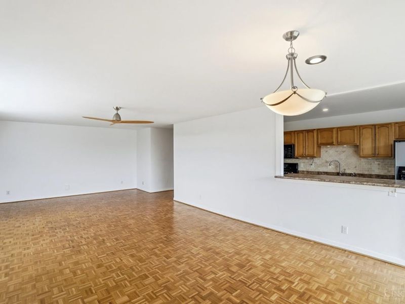 2324 Madison Road, Unit 403, Cincinnati, OH 45208 Photo 10