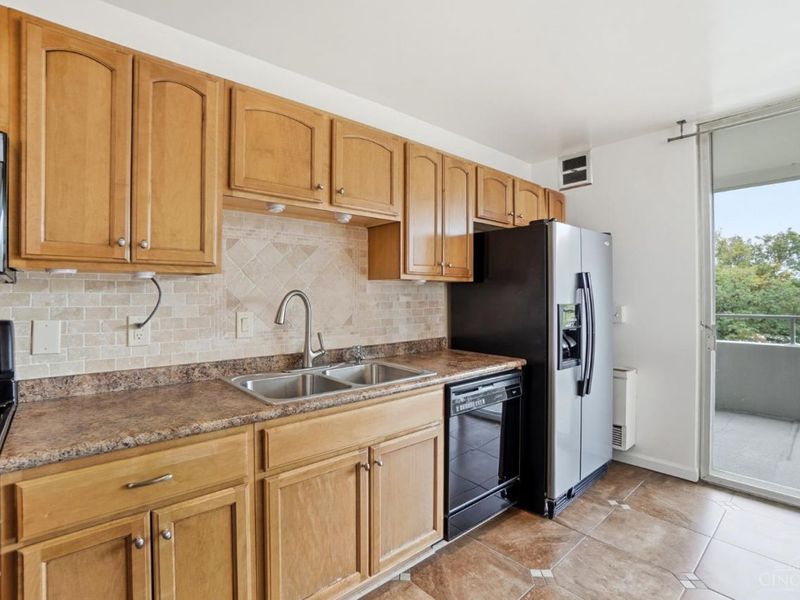 2324 Madison Road, Unit 403, Cincinnati, OH 45208 Photo 17
