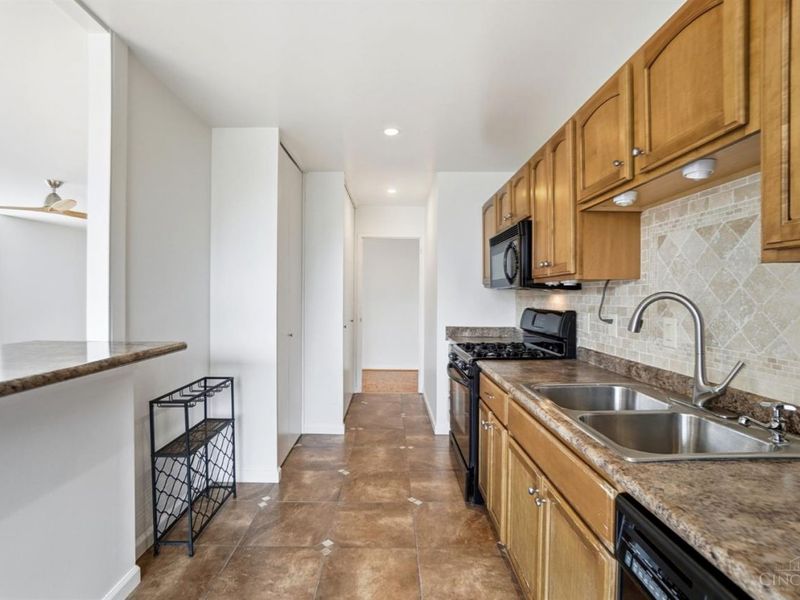 2324 Madison Road, Unit 403, Cincinnati, OH 45208 Photo 18