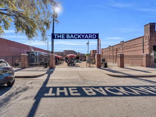 115 Main Street , Ennis, TX 75119