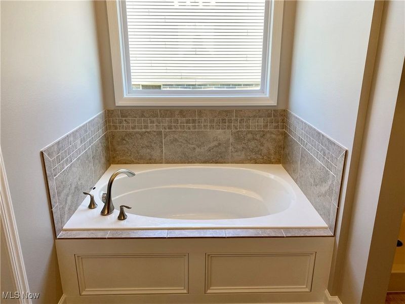 2319 Ledgestone Drive NW, Uniontown, OH 44685 Photo 12