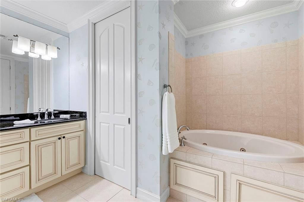 600 5th Ave S, Unit A211, Naples, FL 34102 Photo