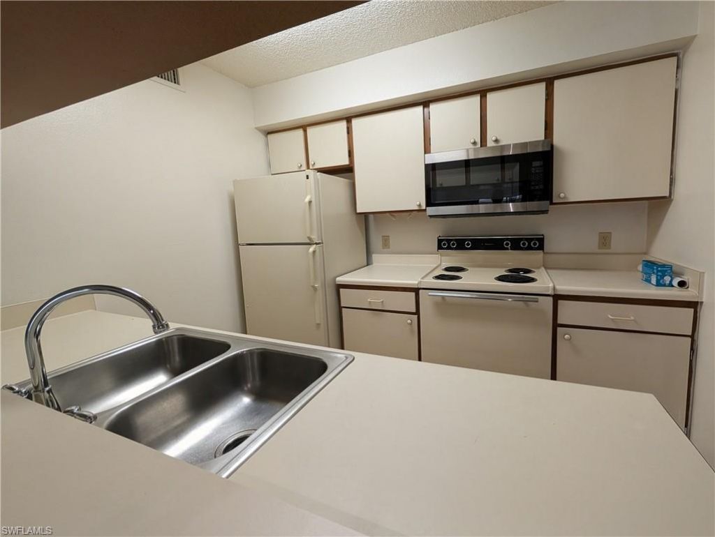 5305 Summerlin Rd, Unit 514, Fort Myers, FL 33919 Photo