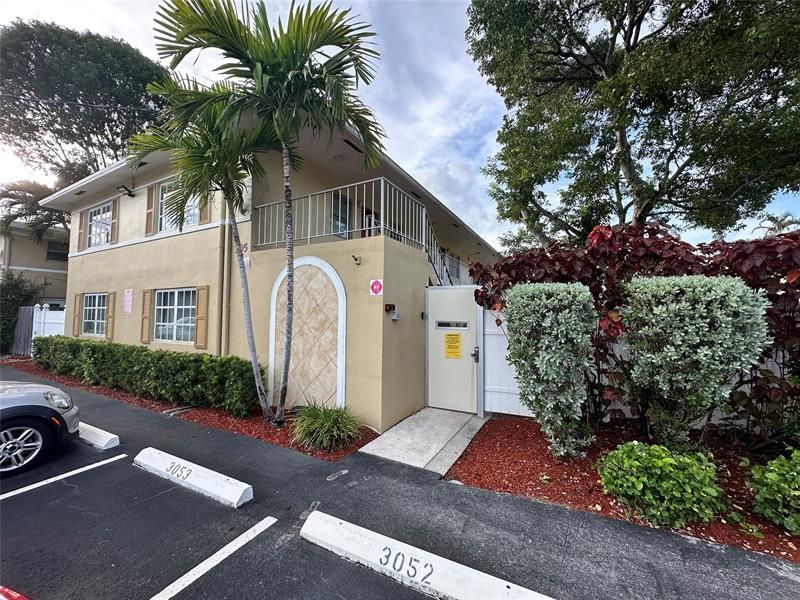 305 NE 16th Street, Unit B7, Fort Lauderdale, FL 33304 Photo