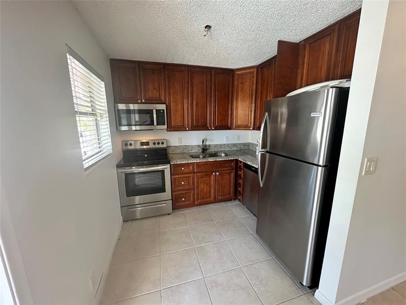 305 NE 16th Street, Unit B7, Fort Lauderdale, FL 33304 Photo