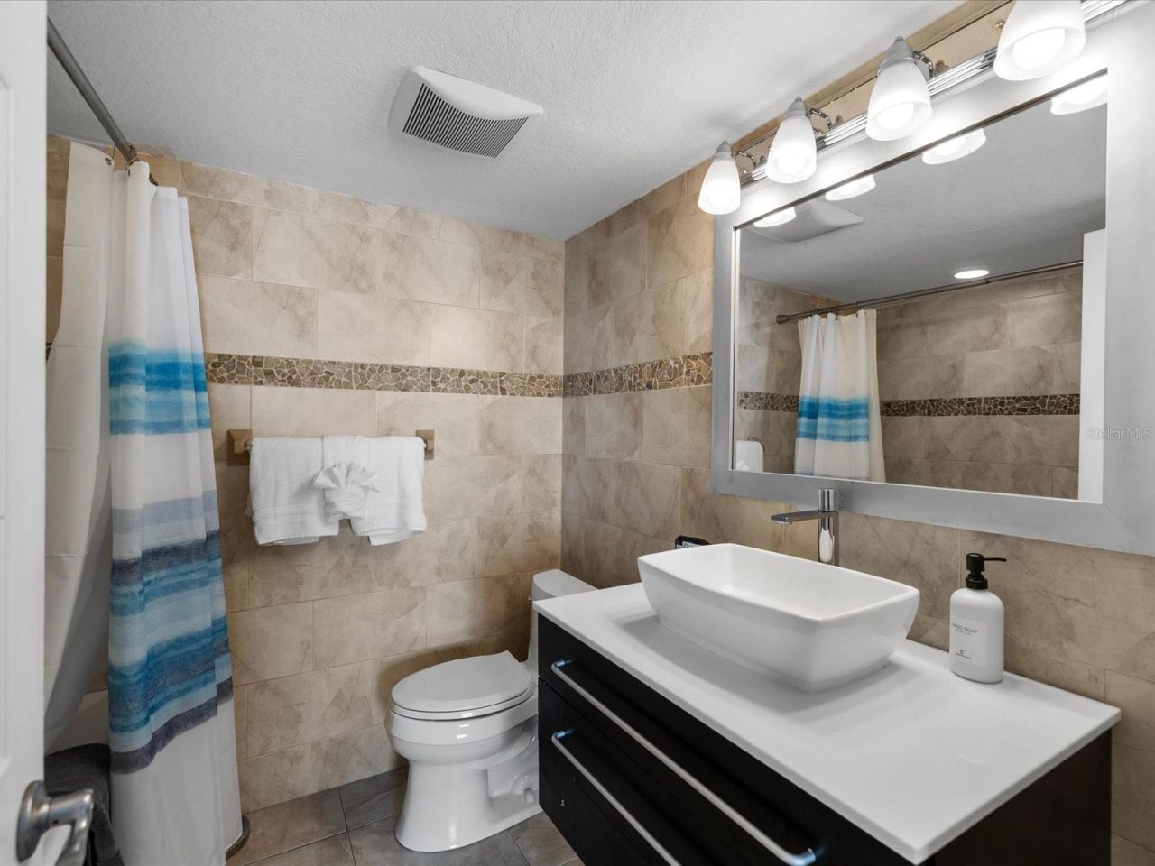 185 Brightwater Drive, Unit 6, Clearwater Beach, FL 33767 Photo