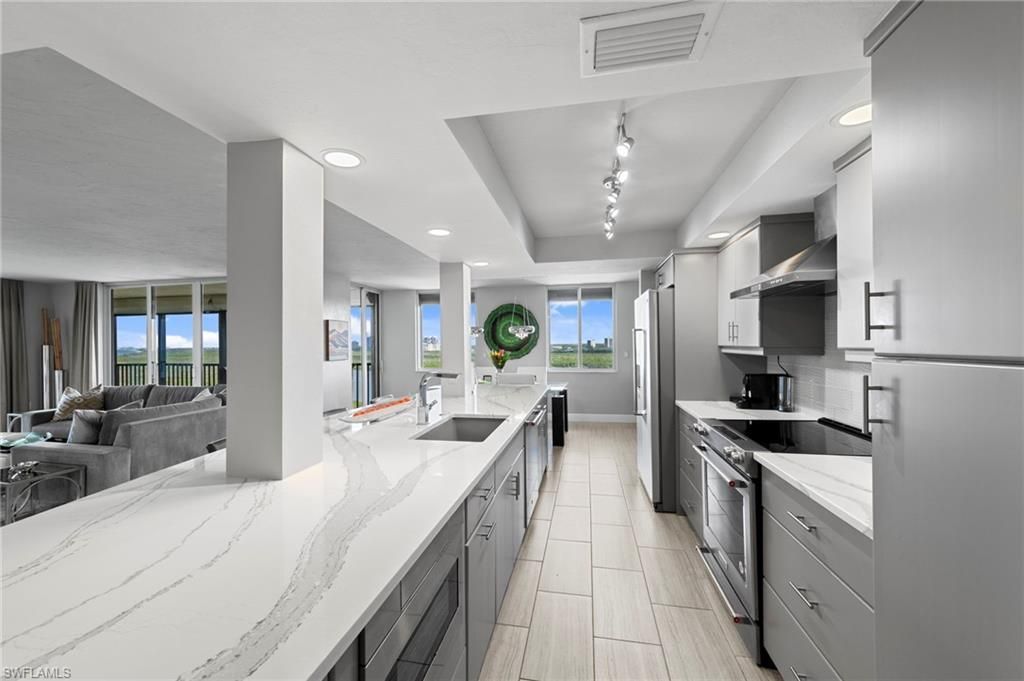 15 Bluebill Ave, Unit 1105, Naples, FL 34108 Photo