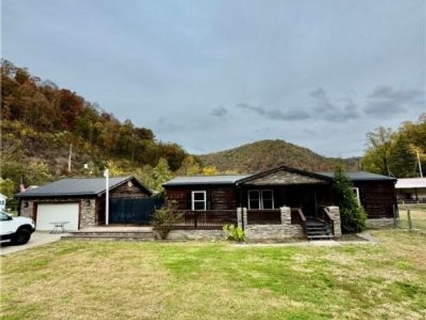 64 Greenleaf Lane, Madison, WV 25130