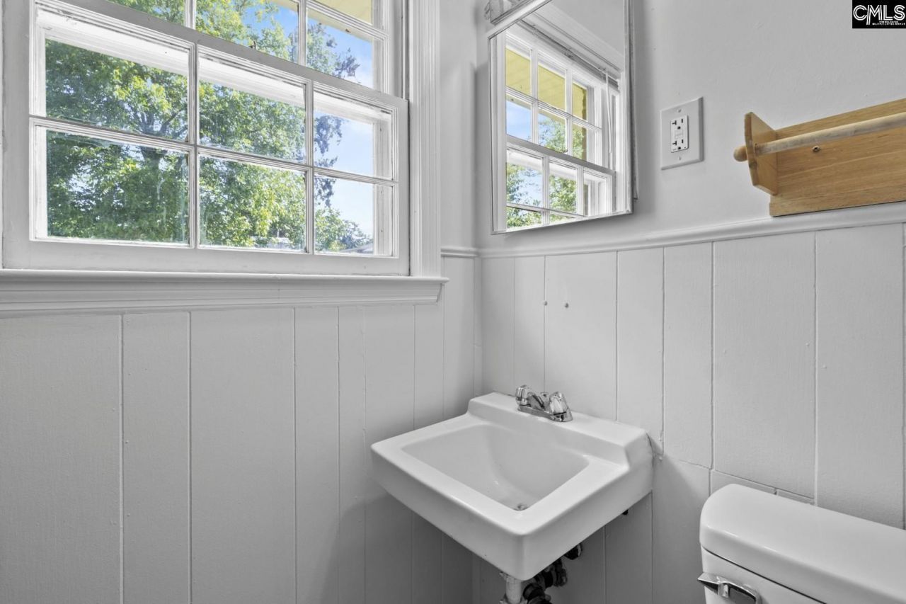 2017 Wellington Road Photo 14