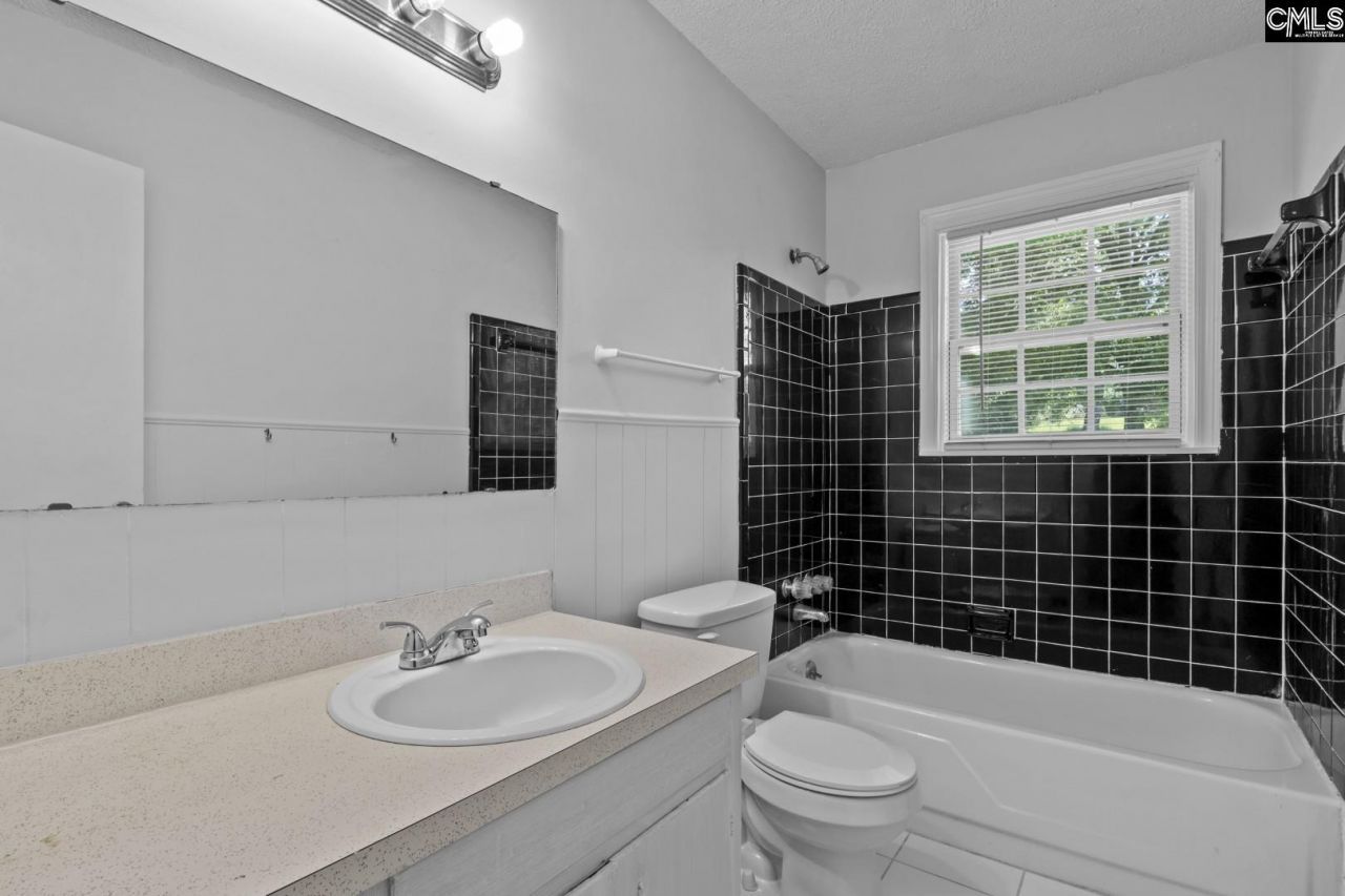 2017 Wellington Road Photo 17