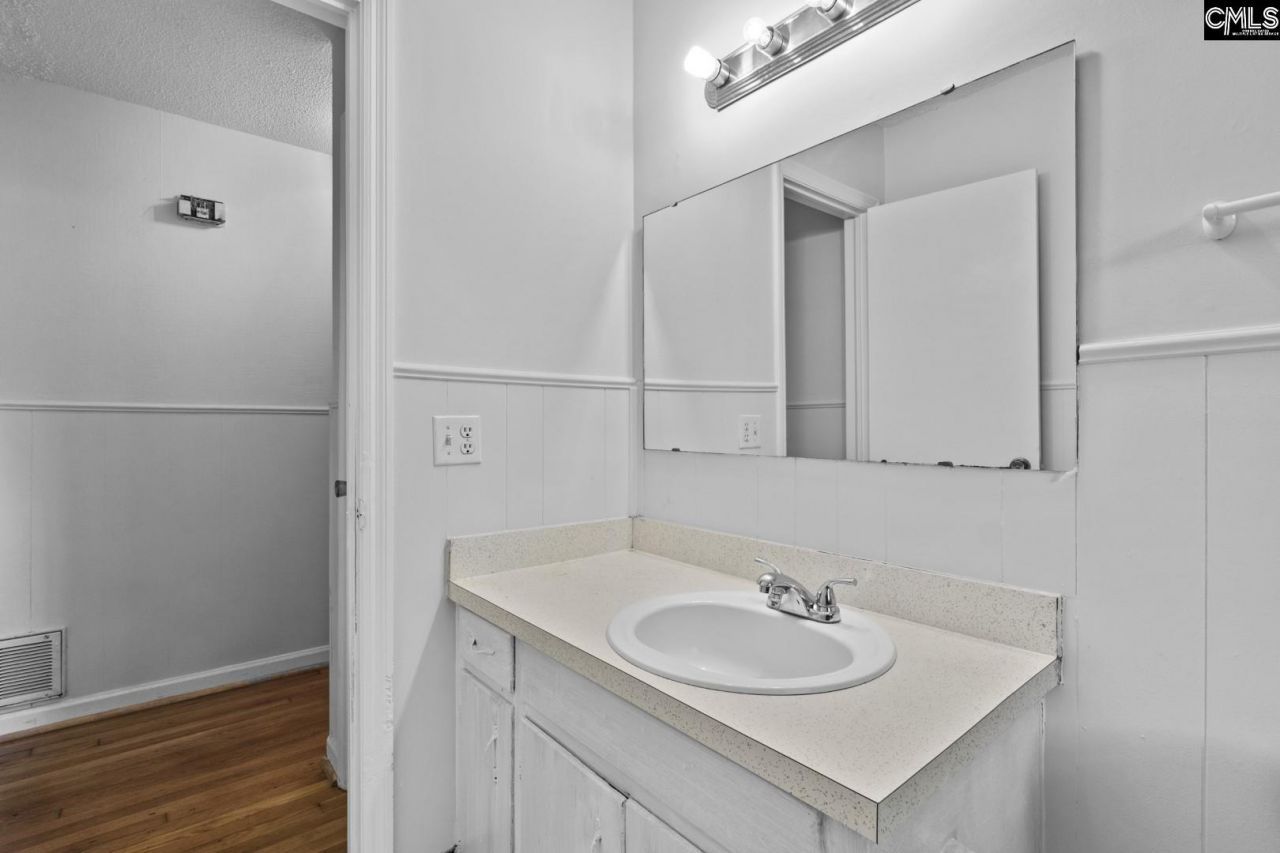 2017 Wellington Road Photo 18