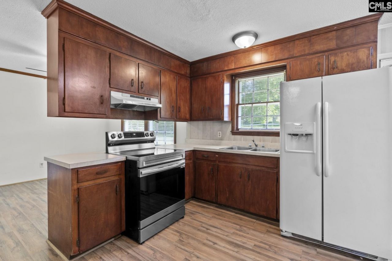 2017 Wellington Road Photo 6