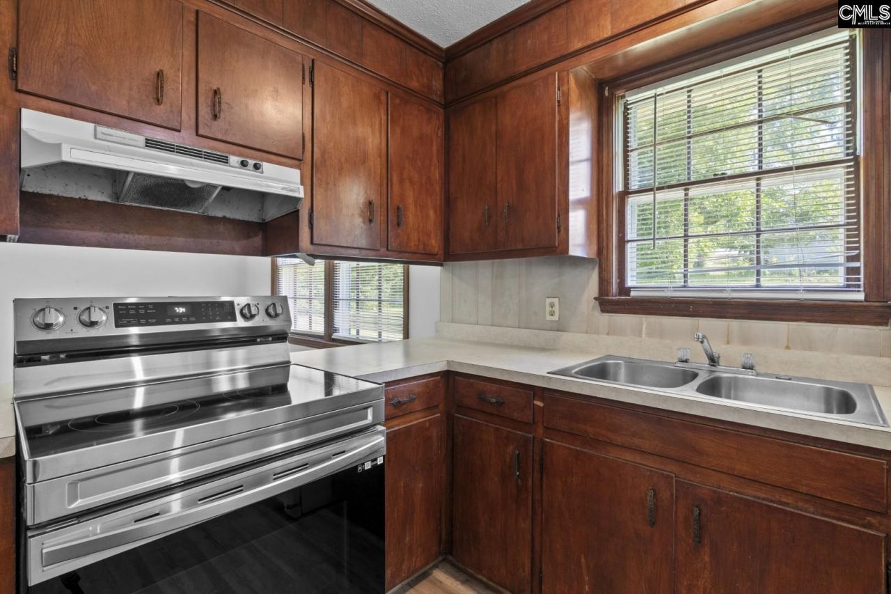 2017 Wellington Road Photo 7