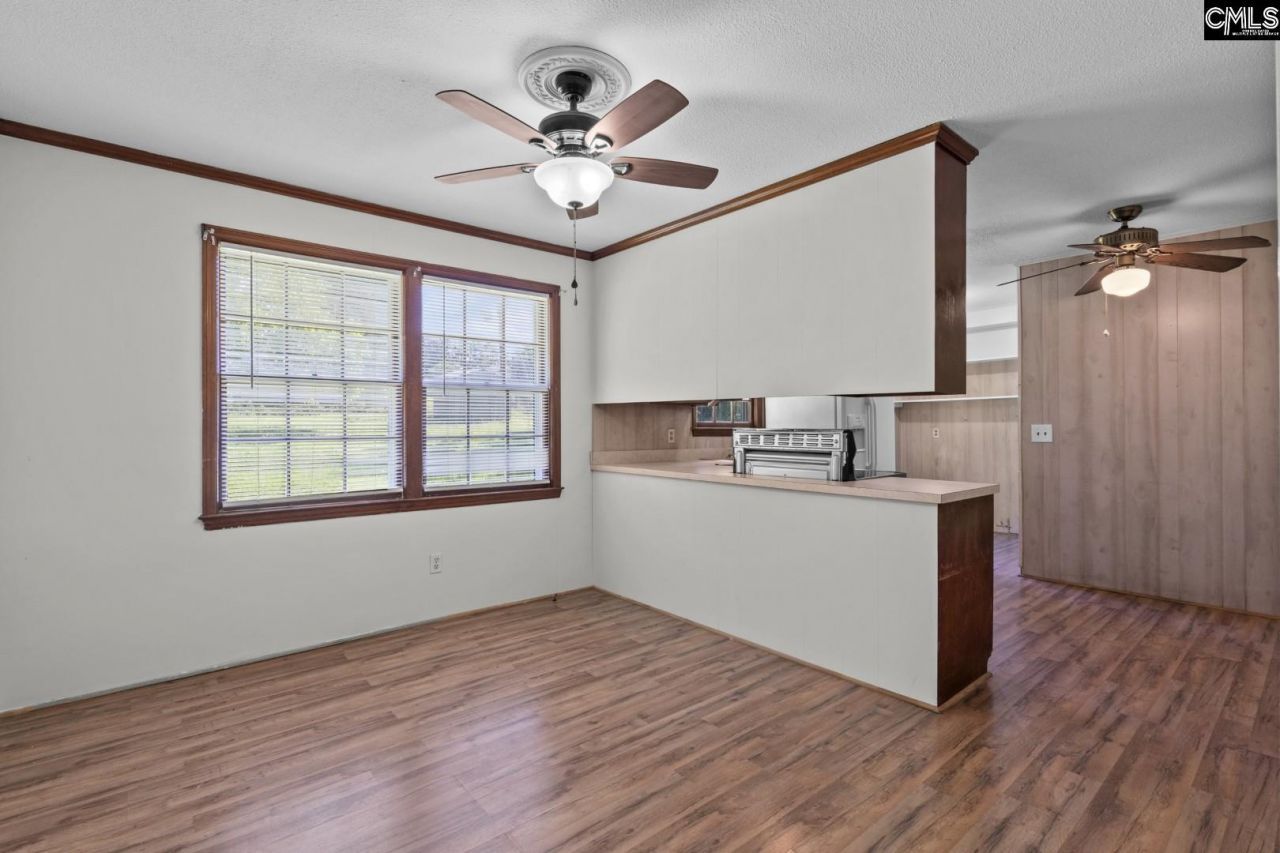 2017 Wellington Road Photo 9