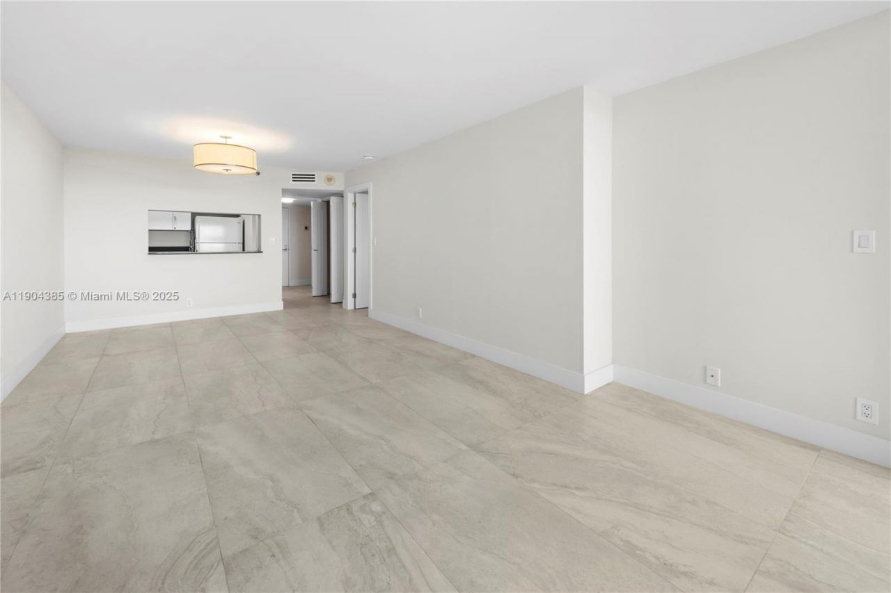 2555 Collins Ave, Unit 904, Miami Beach, FL 33140 Photo