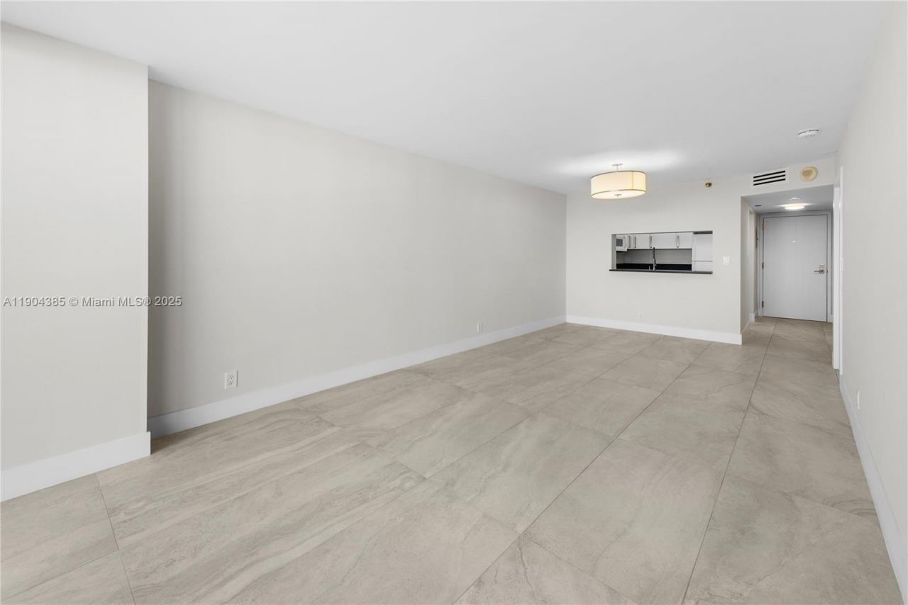 2555 Collins Ave, Unit 904, Miami Beach, FL 33140 Photo