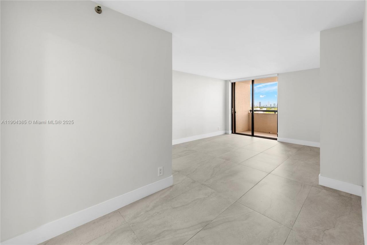 2555 Collins Ave, Unit 904, Miami Beach, FL 33140 Photo