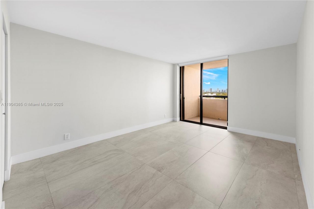 2555 Collins Ave, Unit 904, Miami Beach, FL 33140 Photo