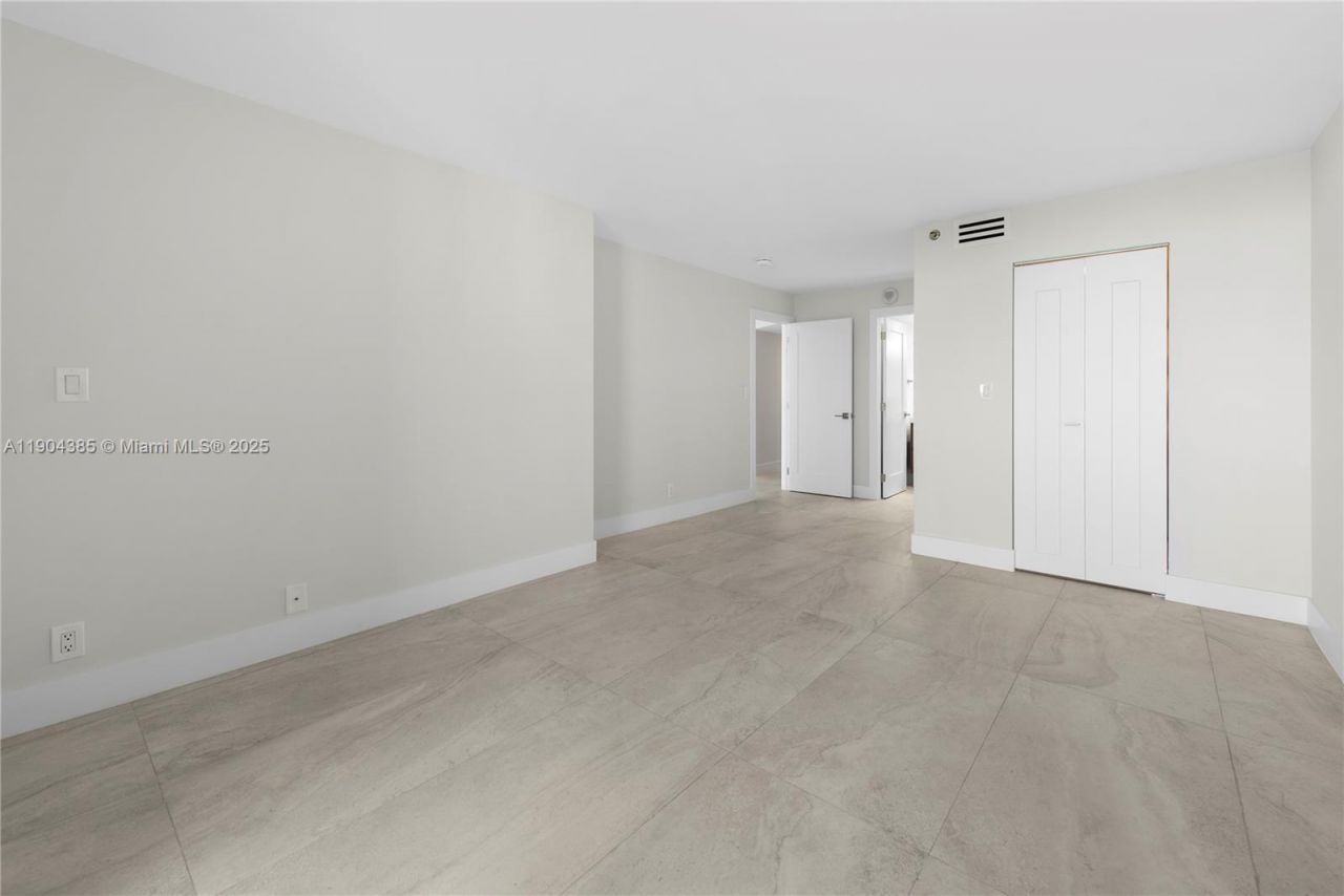 2555 Collins Ave, Unit 904, Miami Beach, FL 33140 Photo