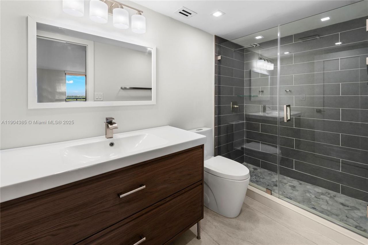 2555 Collins Ave, Unit 904, Miami Beach, FL 33140 Photo