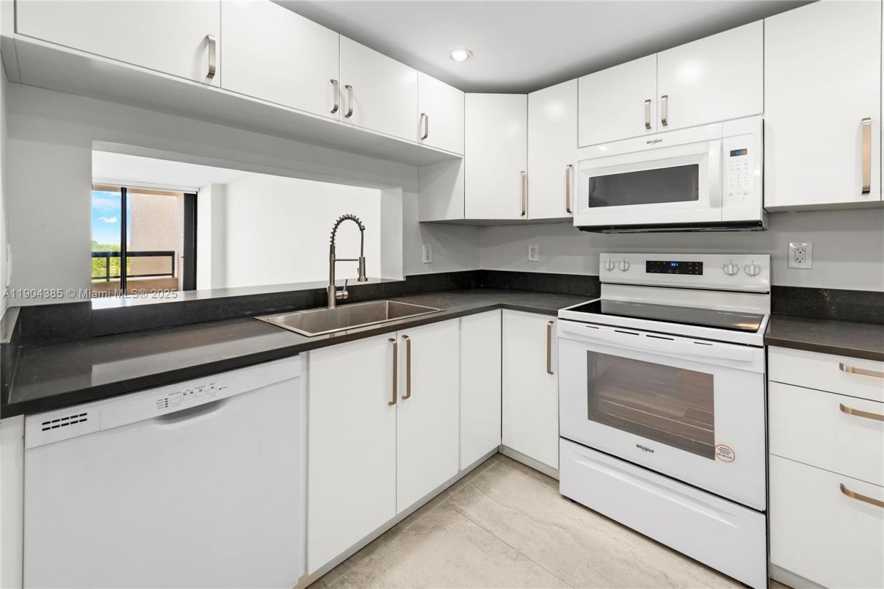 2555 Collins Ave, Unit 904, Miami Beach, FL 33140 Photo