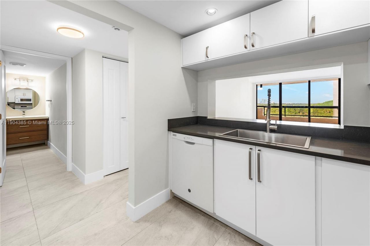 2555 Collins Ave, Unit 904, Miami Beach, FL 33140 Photo