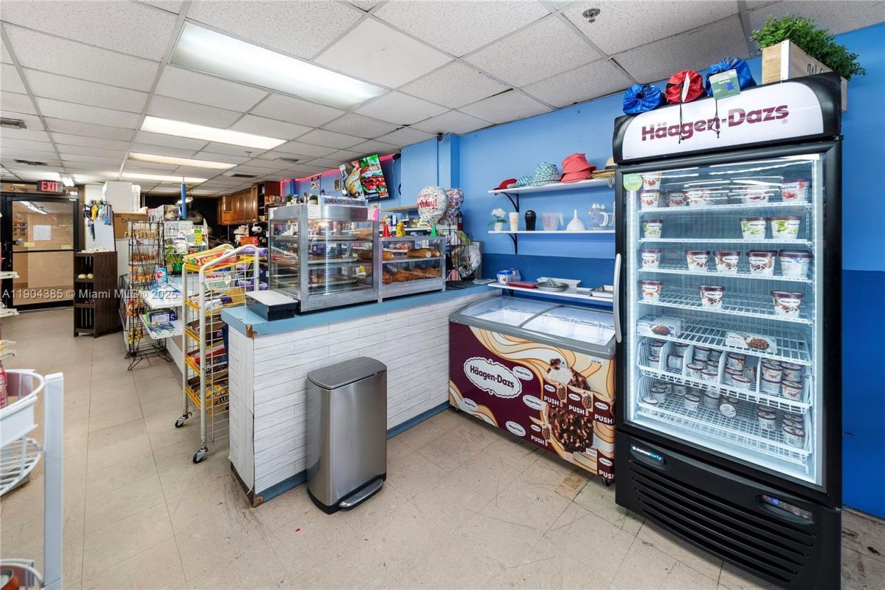 2555 Collins Ave, Unit 904, Miami Beach, FL 33140 Photo