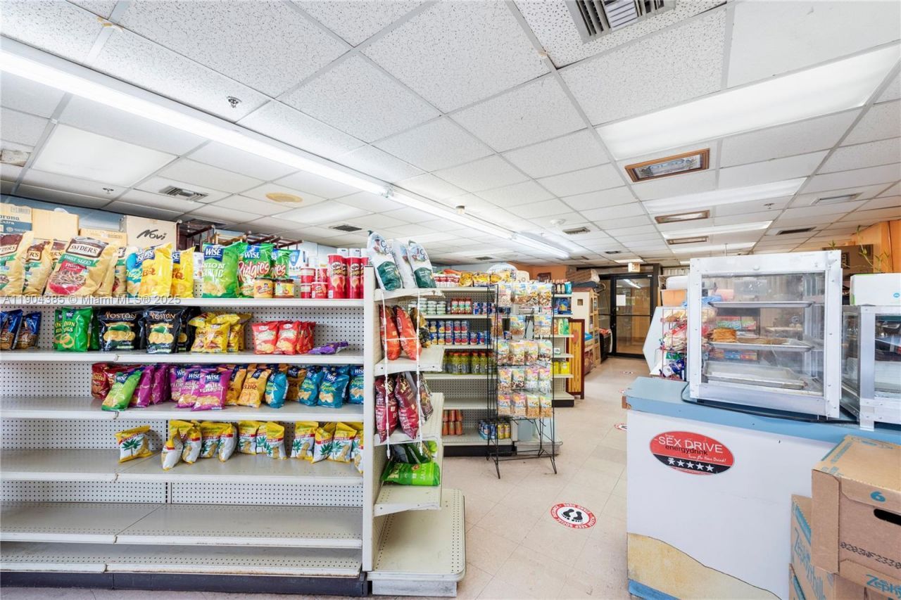 2555 Collins Ave, Unit 904, Miami Beach, FL 33140 Photo