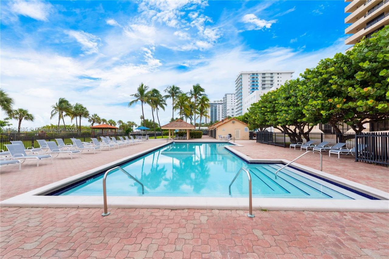 2555 Collins Ave, Unit 904, Miami Beach, FL 33140 Photo