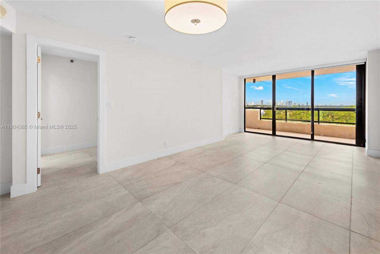 2555 Collins Ave, Unit 904, Miami Beach, FL 33140 Photo