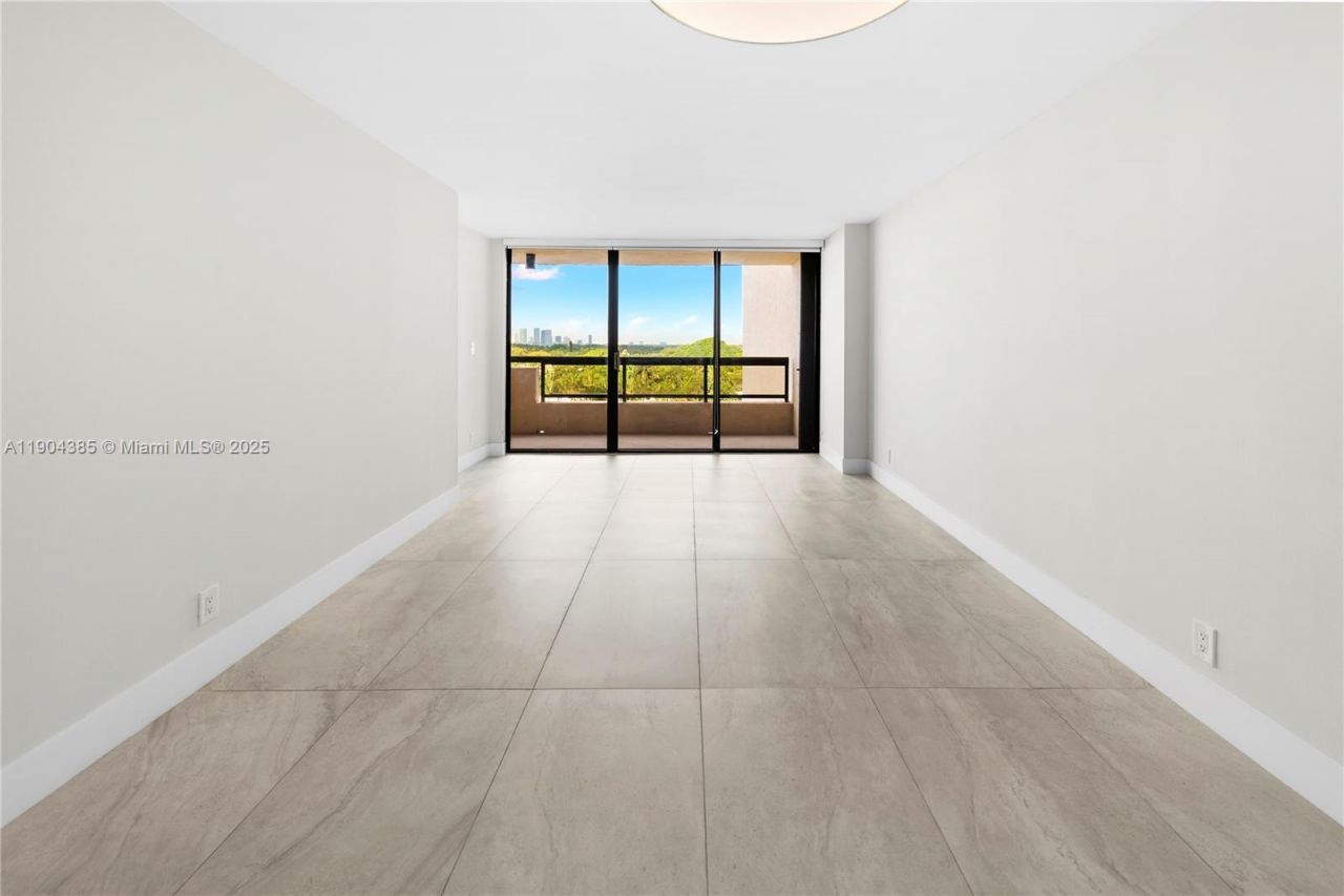 2555 Collins Ave, Unit 904, Miami Beach, FL 33140 Photo