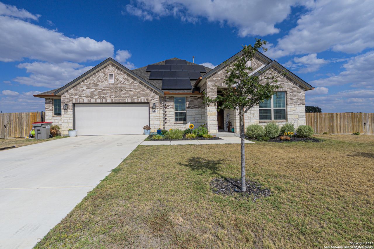 113 Scarlet Oak, Floresville, TX 78114 Main Photo