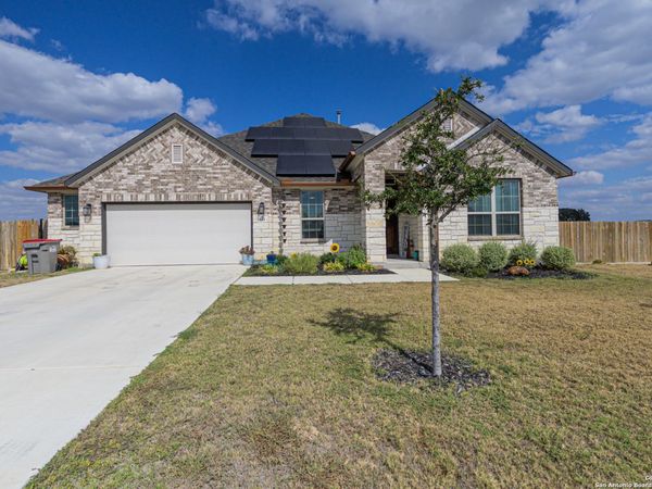 113 Scarlet Oak, Floresville, TX 78114