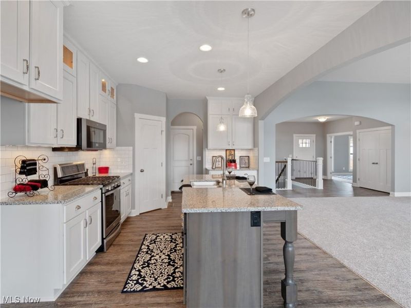 2490 Ledgestone Drive NW, Uniontown, OH 44685 Photo 2