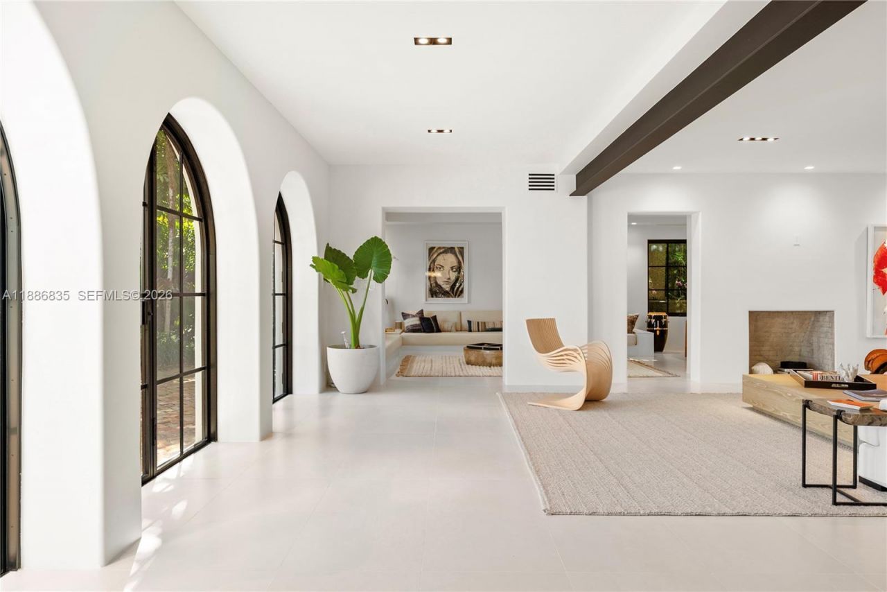 6065 Pine Tree Dr, Miami Beach, FL 33140 Photo