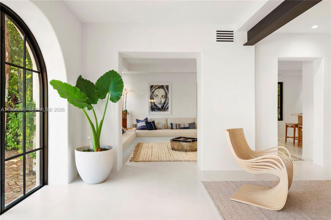 6065 Pine Tree Dr, Miami Beach, FL 33140 Photo