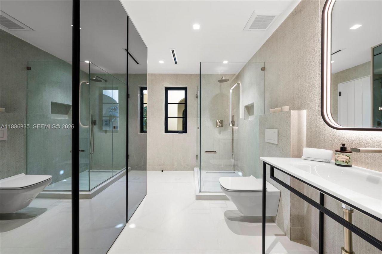 6065 Pine Tree Dr, Miami Beach, FL 33140 Photo