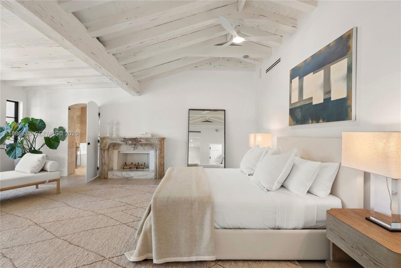 6065 Pine Tree Dr, Miami Beach, FL 33140 Photo