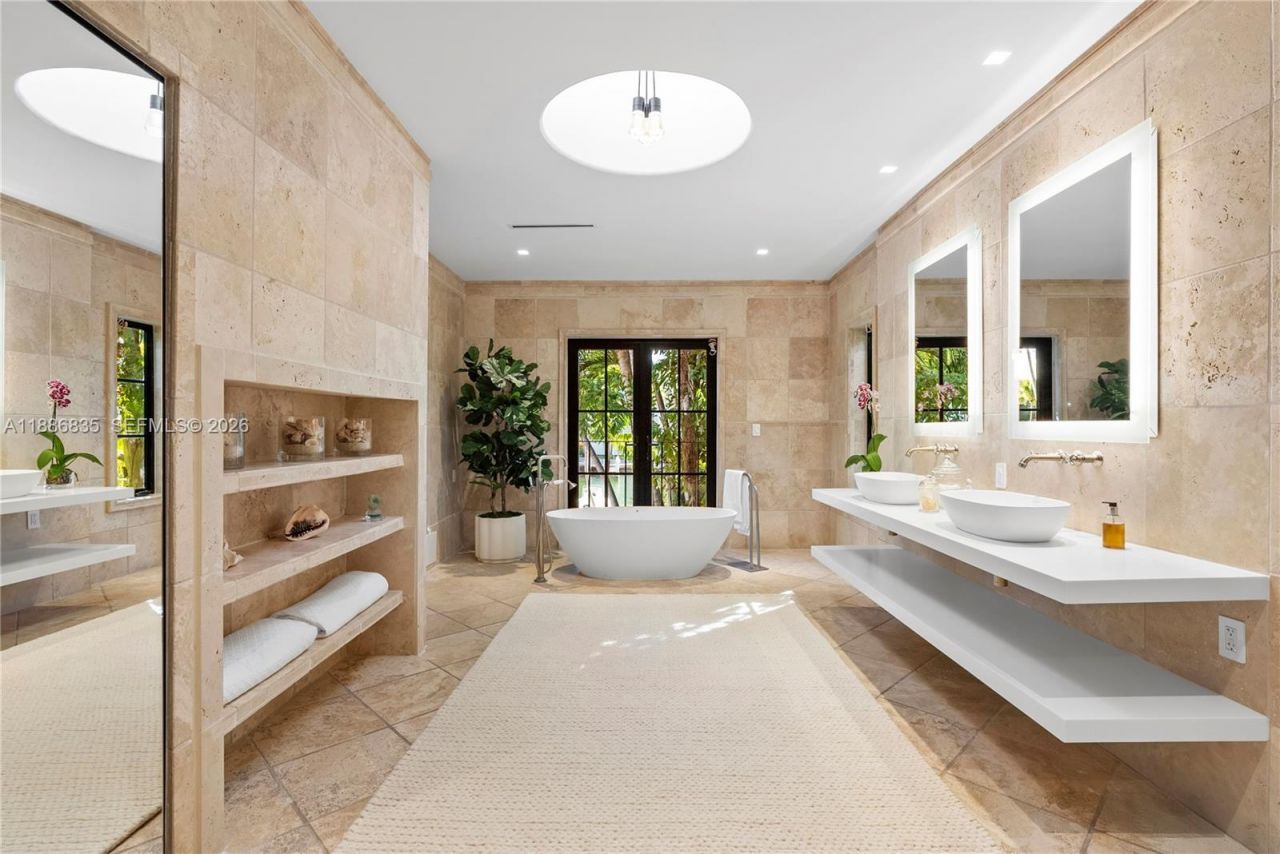 6065 Pine Tree Dr, Miami Beach, FL 33140 Photo