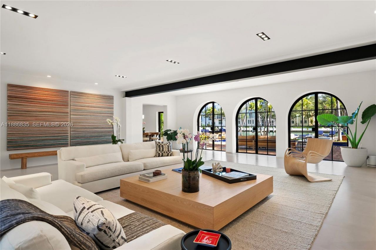 6065 Pine Tree Dr, Miami Beach, FL 33140 Photo