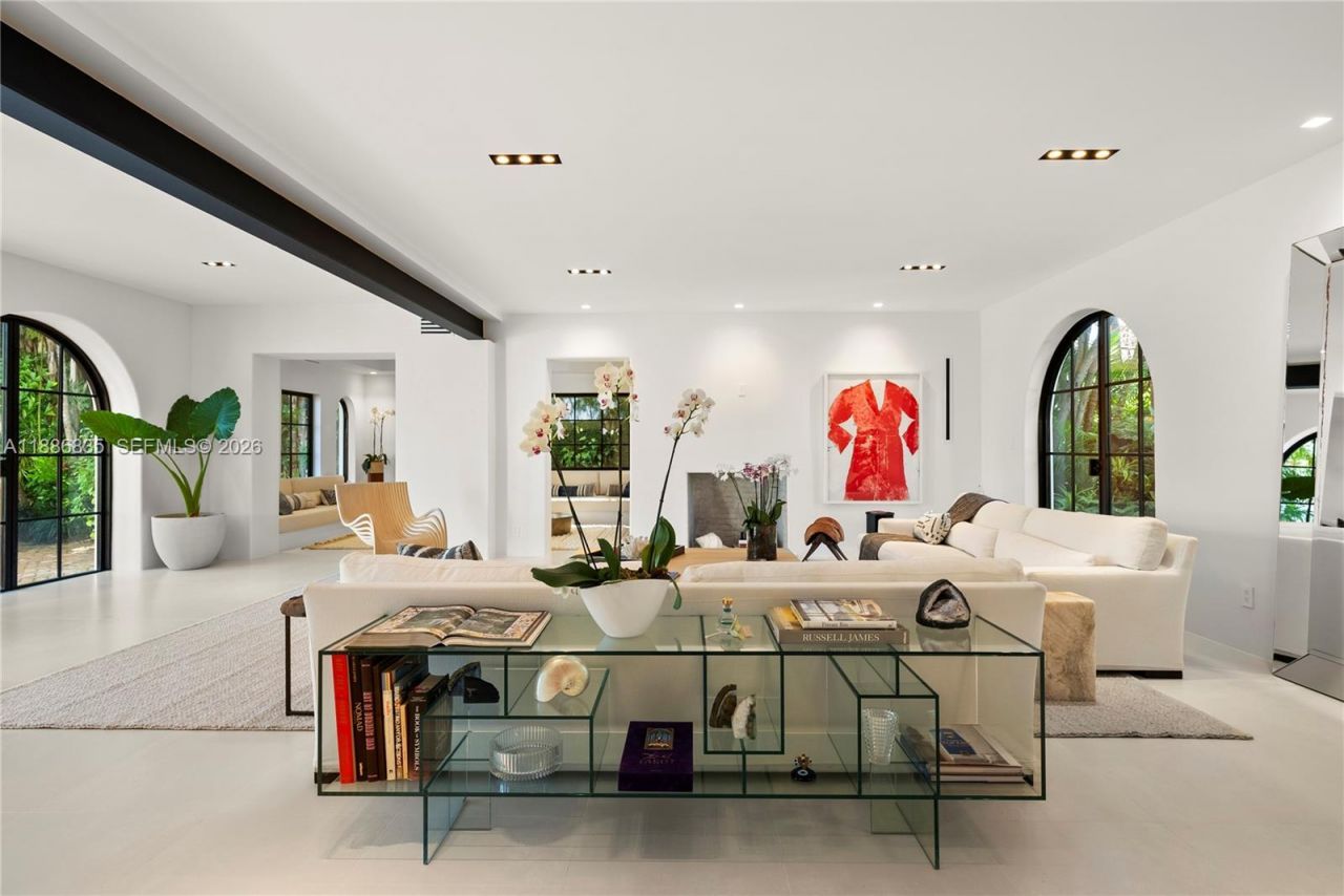 6065 Pine Tree Dr, Miami Beach, FL 33140 Photo