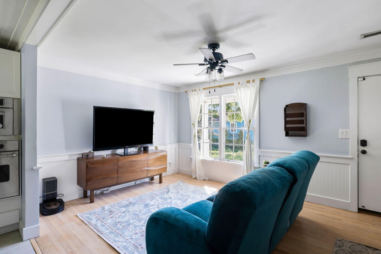 974 Riverland Drive Photo 7