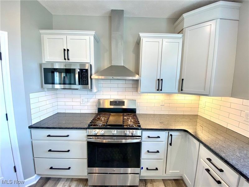 2273 Ledgestone Drive NW, Uniontown, OH 44685 Photo 14