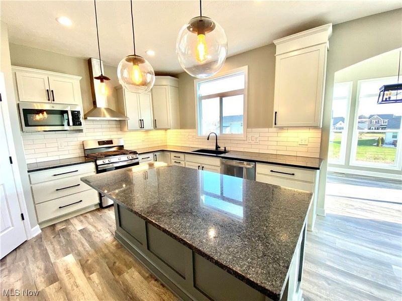 2273 Ledgestone Drive NW, Uniontown, OH 44685 Photo 2