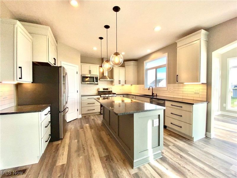 2273 Ledgestone Drive NW, Uniontown, OH 44685 Photo 3